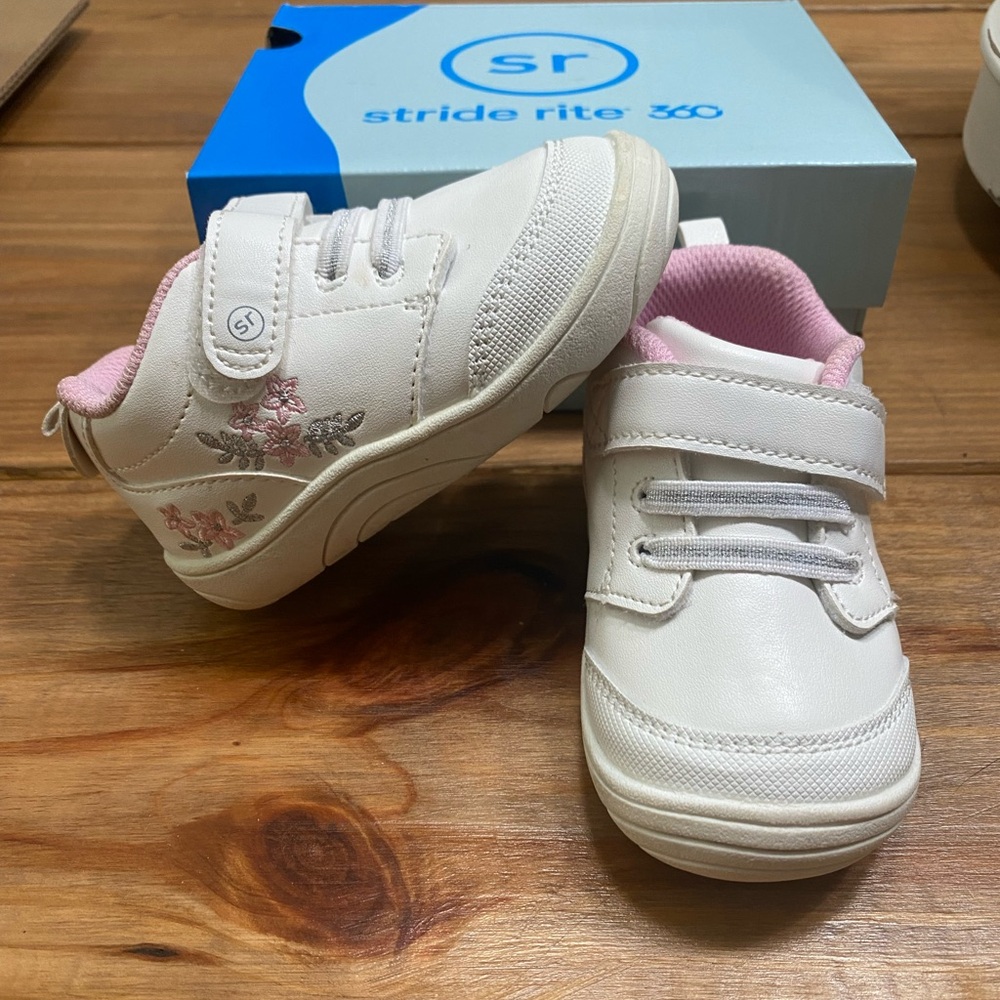 • Stride Rite Toddler Girls Sneaker •